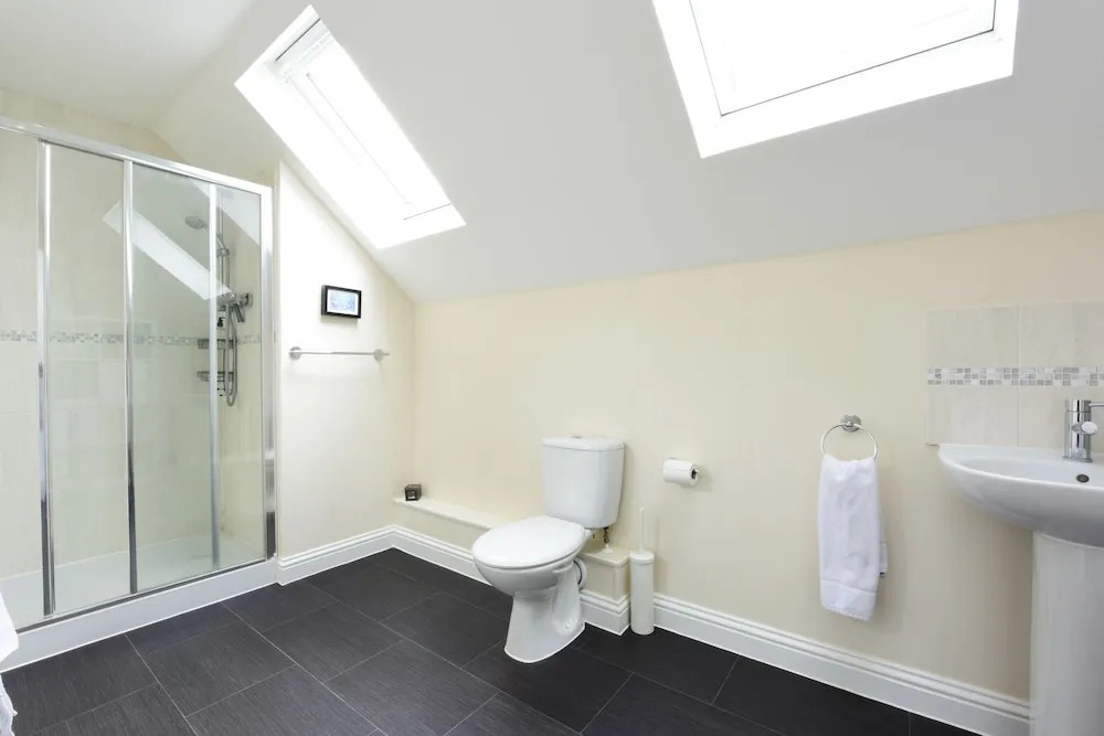 Villiers Road - modern family home by the golf course