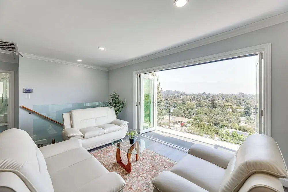 2 Mi to Rose Bowl Stadium: Mtn-view Gem w/ Patio