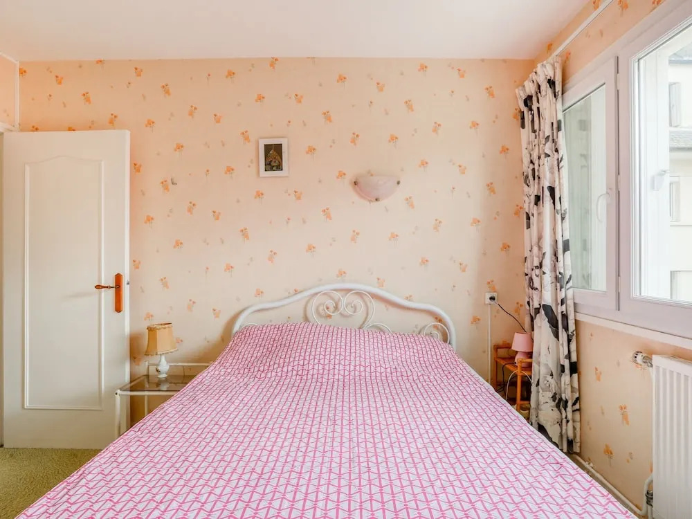 Beachfront Apartment in Grancamp-maisy With Terrace