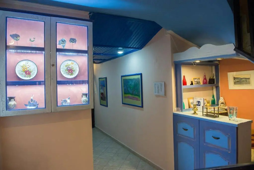 Mania Rooms and Studios