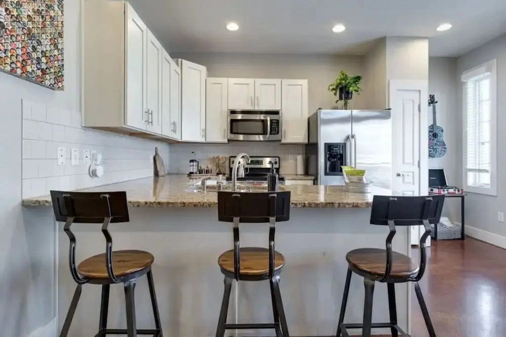 Corner King - King Size Beds, Close to Vandy & Broadway