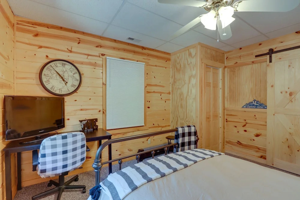 The River Rest Ellijay Cabin w/ Hot Tub