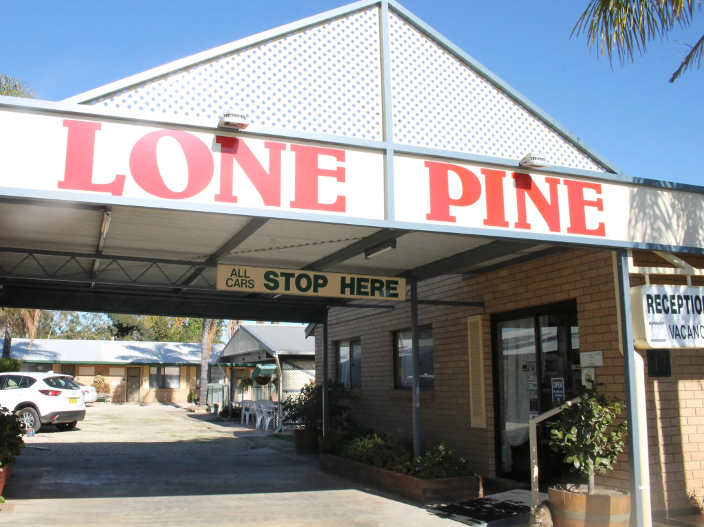Lone Pine Motel