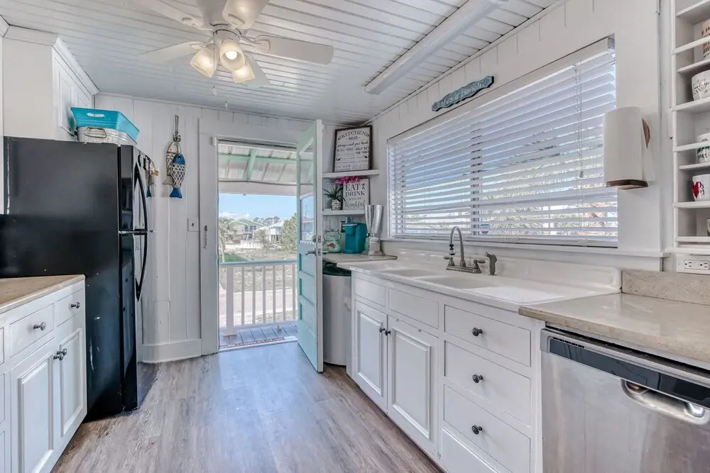 The Cotton Candy Beach House 3 Bedroom Cottage by Redawning