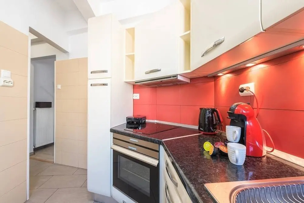 Central Flat with Cosy Sunny Terrace