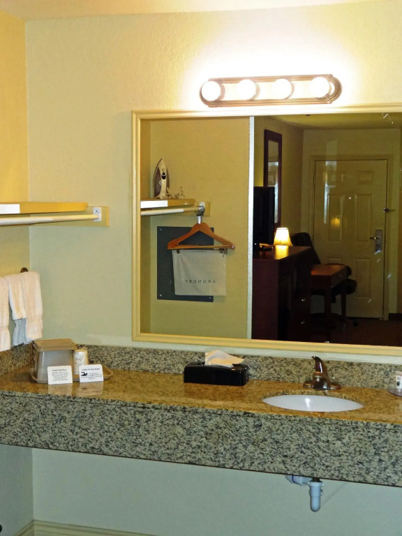 Kenedy Inn and Suites