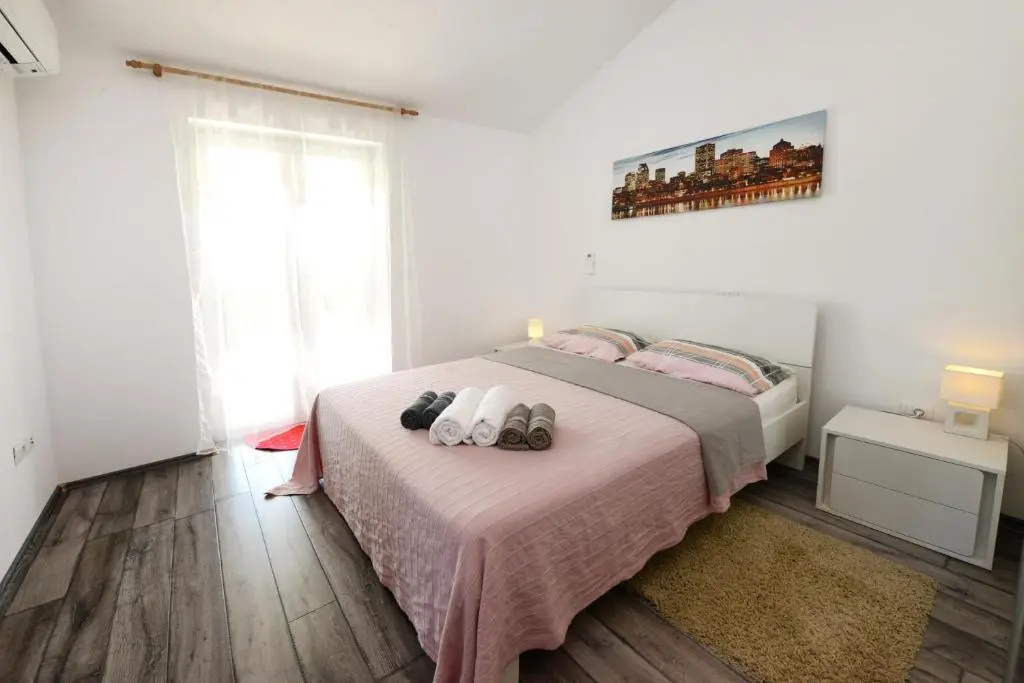 Villa LUMARE AQUA - Pool, Jacuzzi & Garden