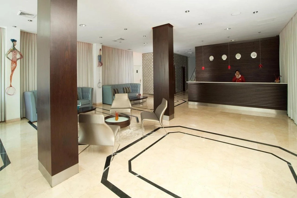 Radisson San Isidro Hotel & Suites