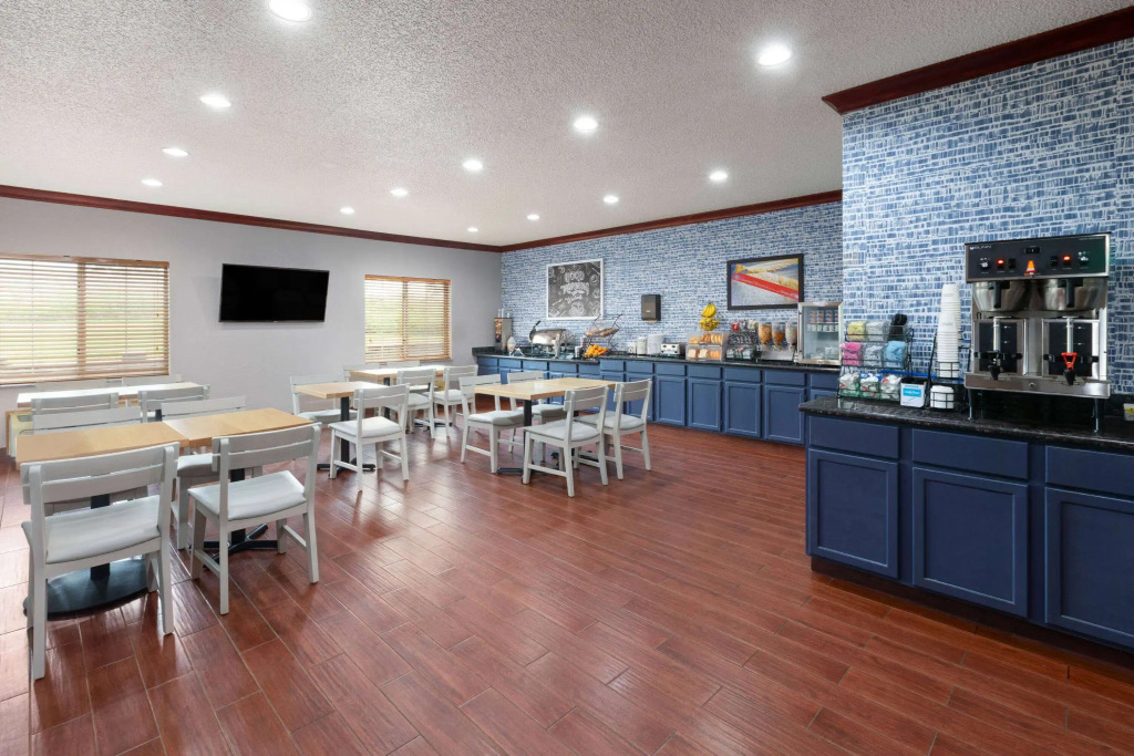 AmericInn by Wyndham Grinnell