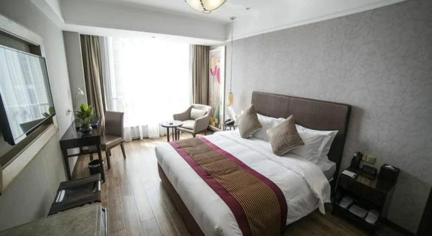 Ruijing New Hualian Hotel