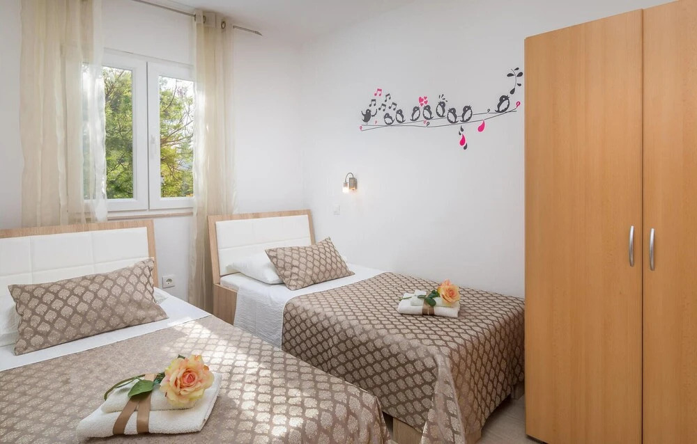 Amazing Home In Milna