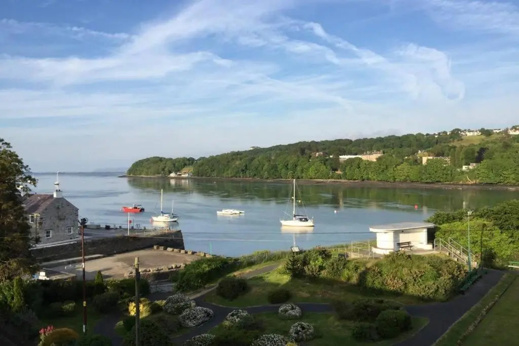 Apartment with stunning views of Menai Strait.