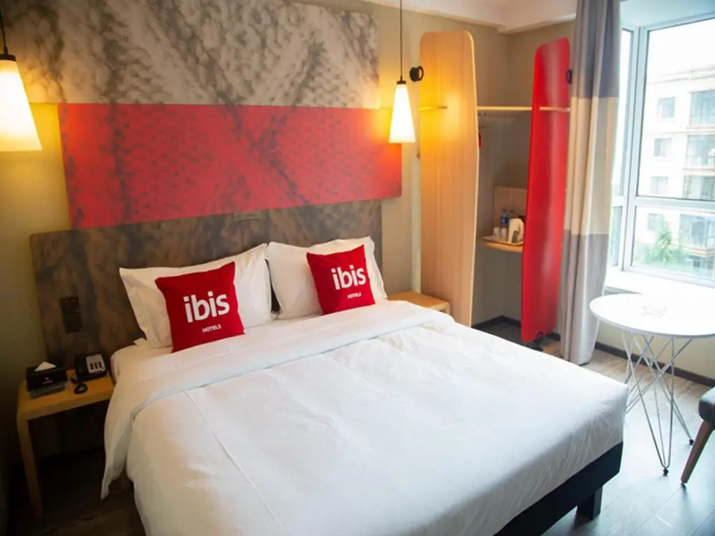 Huayi Collection Hotel (Harbin West Railway Station Hasi Wanda Branch)