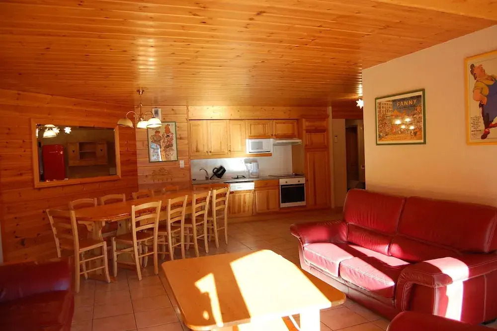 Spacious Holiday Home Near Center of Champagny