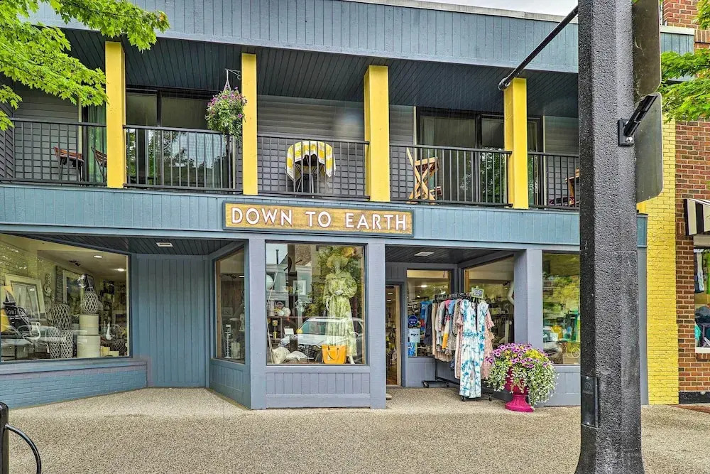 Downtown Grand Haven Apt < 1 Mi to Lake Michigan