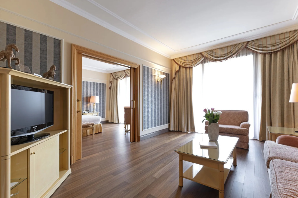 Отель Royal Hotel Carlton