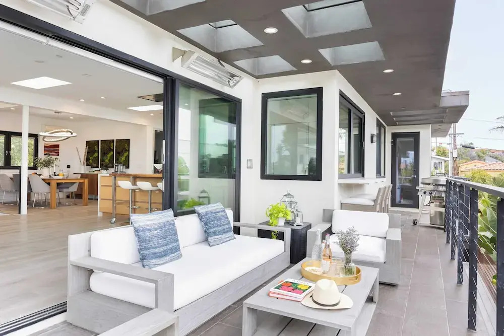 Steps to Beach+shops, Oceanview, Hot Tub+firepit Moonlight Modern by Avantstay