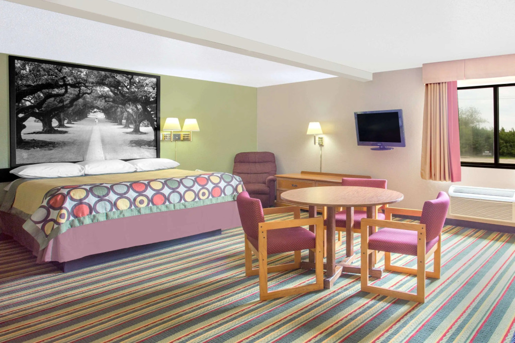 Super 8 by Wyndham Champaign
