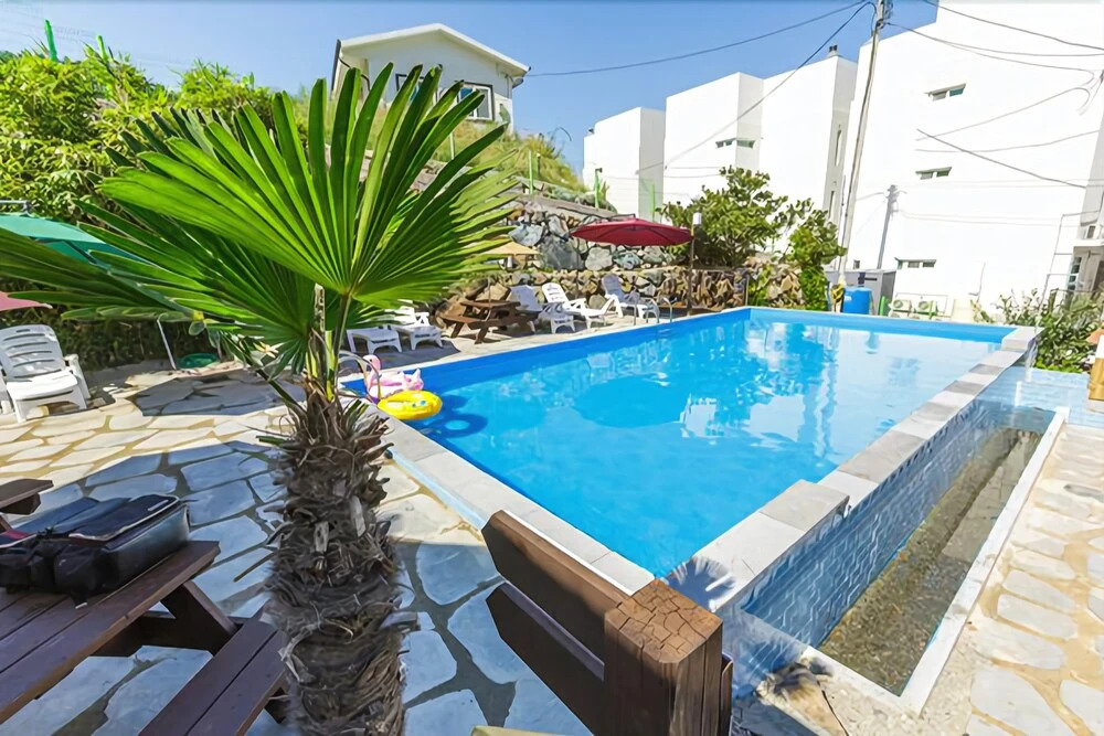 Geoje Patio Pension