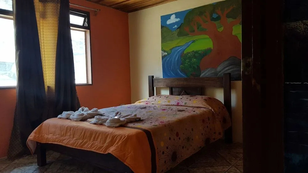 Que Tuanis Hostel Monteverde