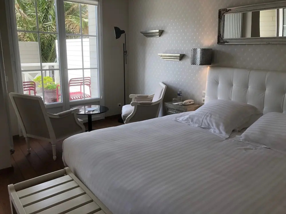 Hôtel La Baie des Anges, son SPA marin & sa piscine couverte