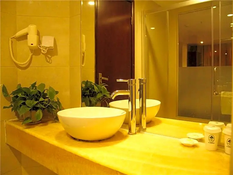 GreenTree Inn Guangdong Guangzhou Baiyun West Huangshi Road Express Hotel