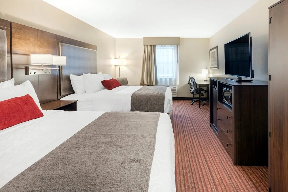 Best Western Plus Grand Castle Inn & Suites