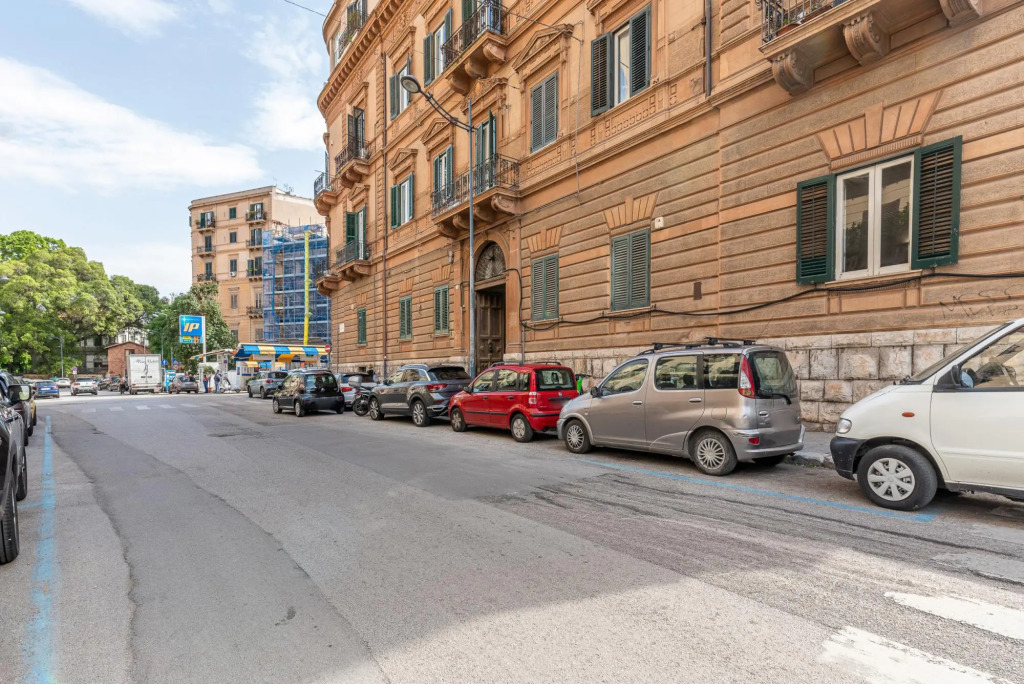 Lea's Art Apartment by Wonderful Italy