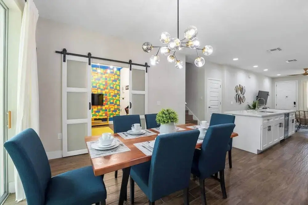 Beautiful 4BR Home w/ Modern Design