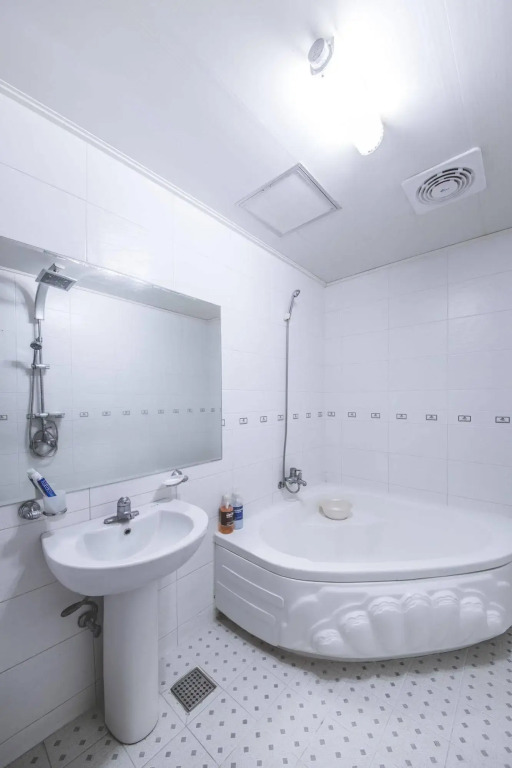 Hotel I-Zone