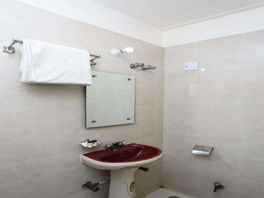 OYO 14220 Hotel BR Plaza