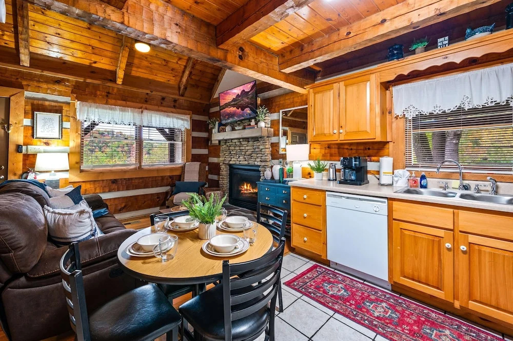 Hot Tub Pool Table Fireplace Views Relax