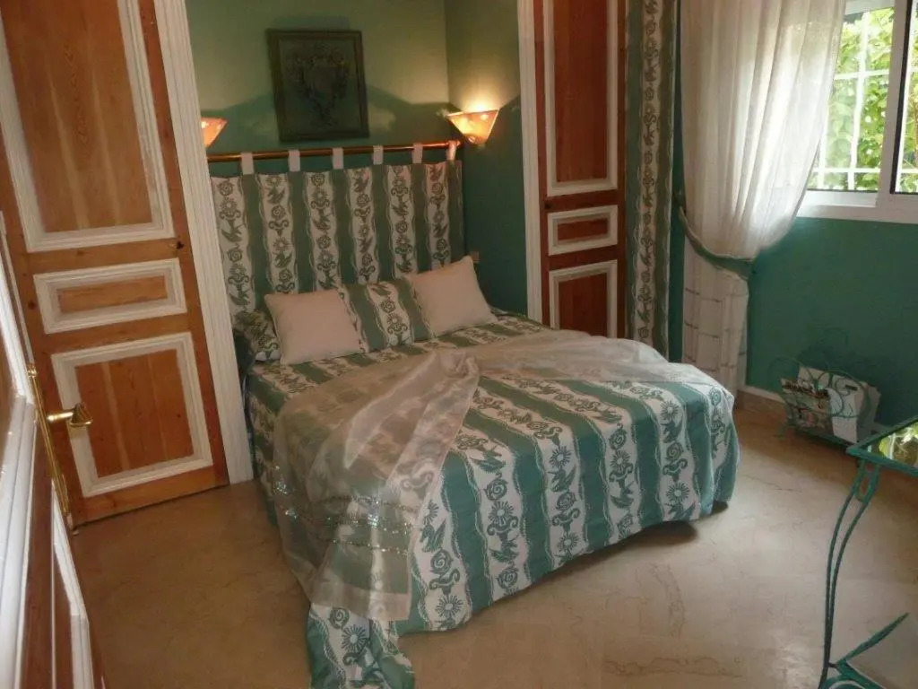 Juan Les Pins Near Cannes Beaches 18-20 Guests