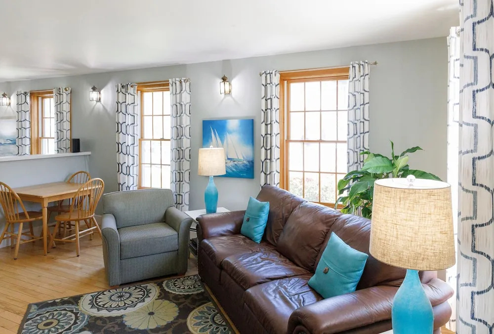 Admirals Inn Resort