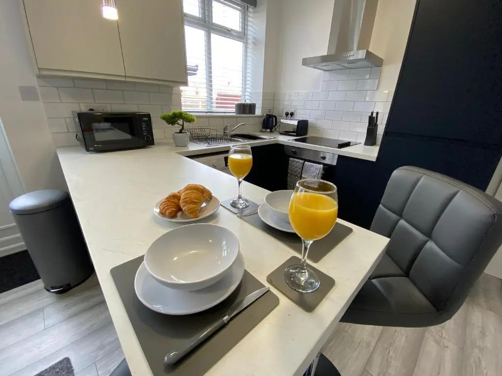 HU-Thirteen Apt One - Sleeps 4