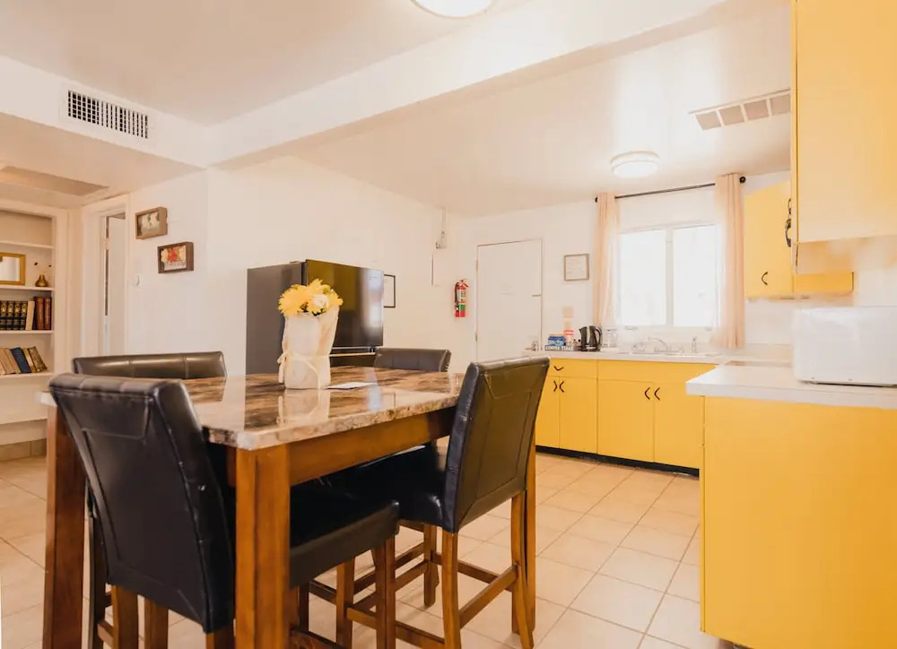 Home Style Apartments - 1 & 3 BR Suites with Full Kitchen