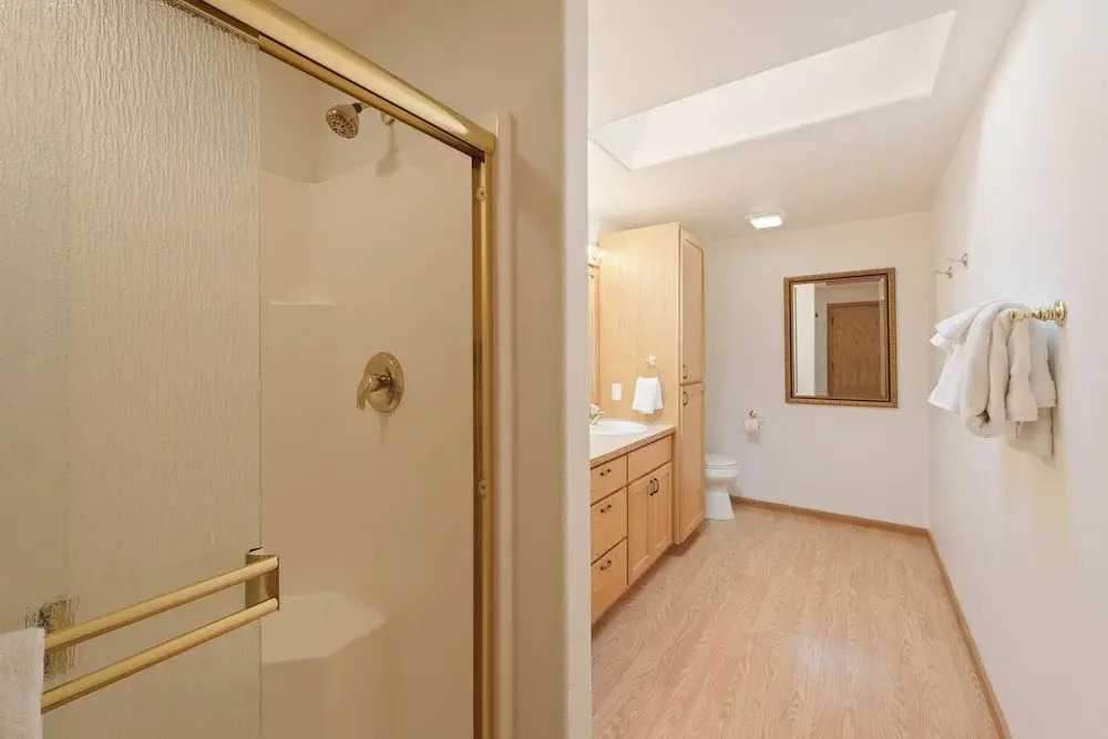 Charming Hot Tub Home Near Sharc