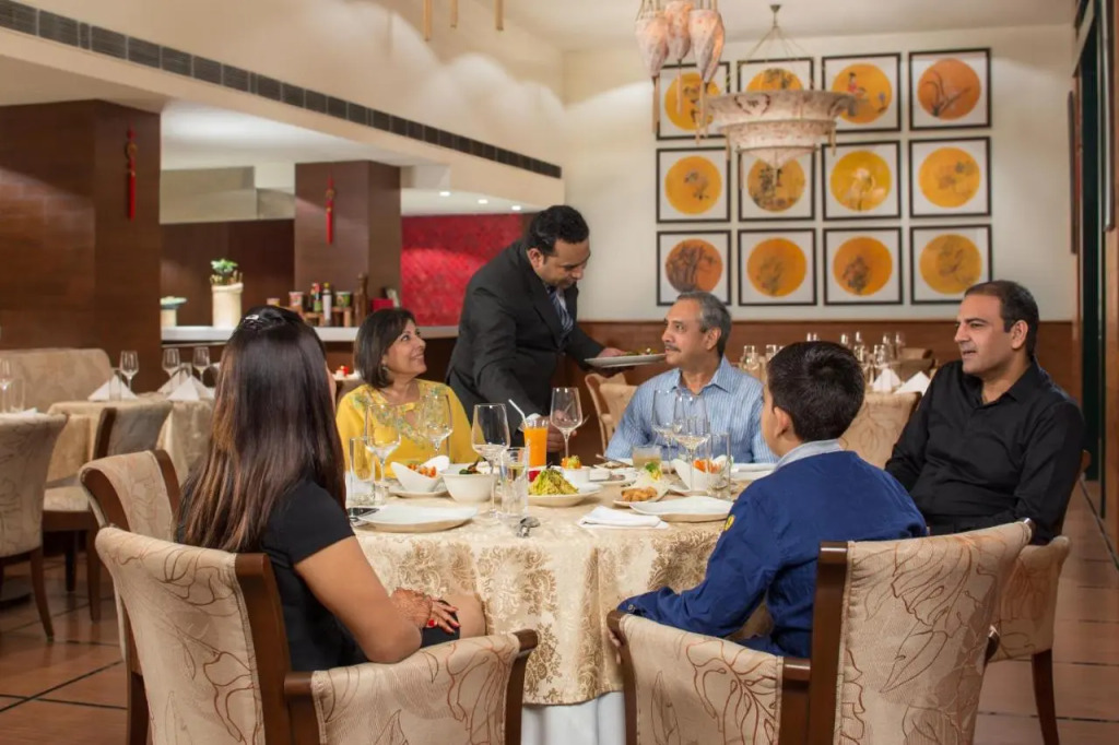 DLF Club 5