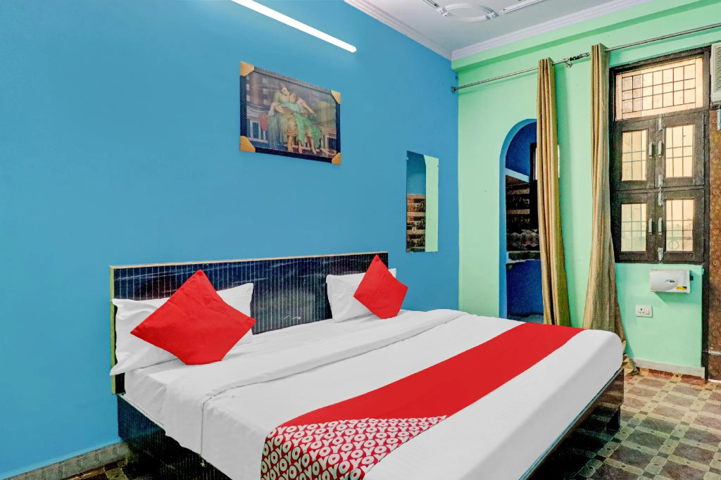 OYO 76152 Prem Hotel