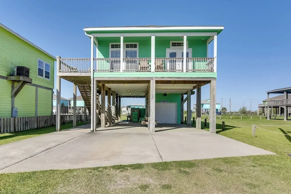 Walk to Shore! Coastal Family Gem in Crystal Beach