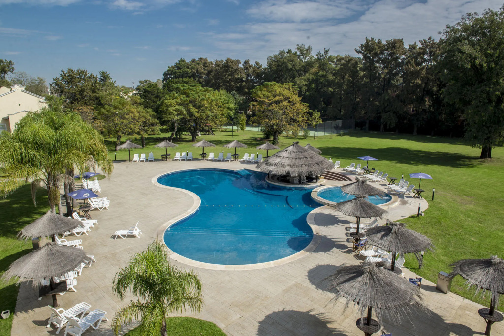 Howard Johnson Pilar Resort Spa & Convention Center