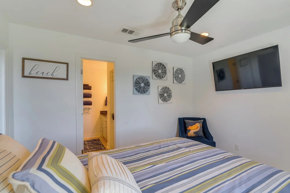 Walk to Shore: Group Getaway in Crystal Beach!