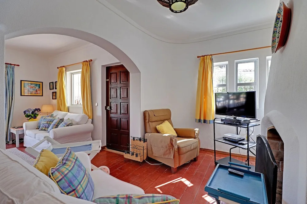 Vilamoura Ocean Villa with Pool by Homing