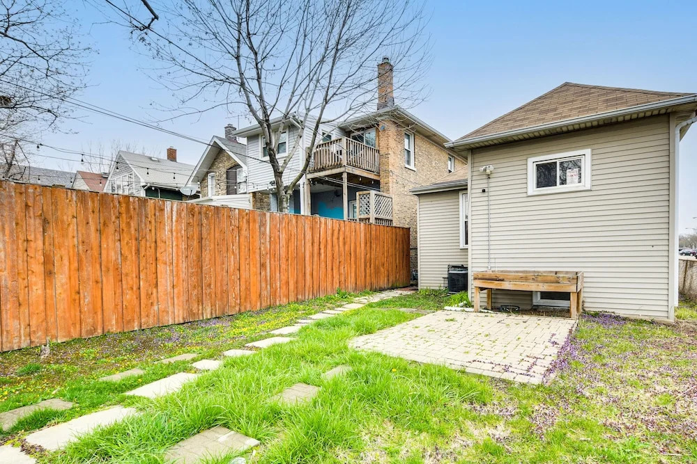 Pet Friendly: 8 Mi to Chicago - Fenced Backyard!