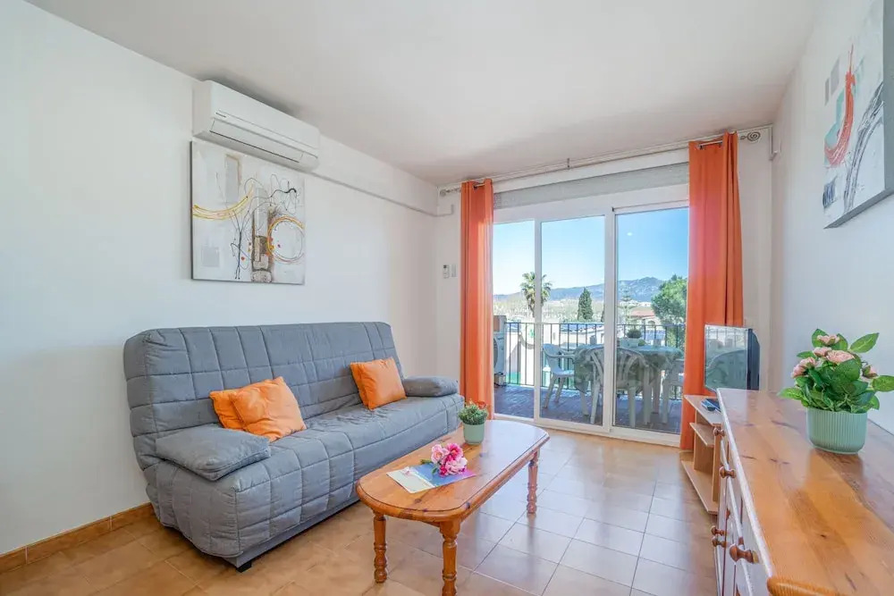 Modern 1-bedroom Apartment With Terrace