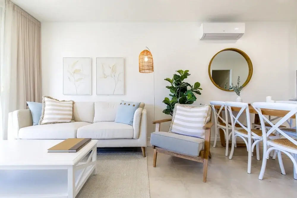 Bay View 2-bedroom Apartment With BBQ