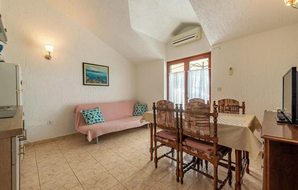 Amazing Apartment in Nin With 2 Bedrooms and Wifi