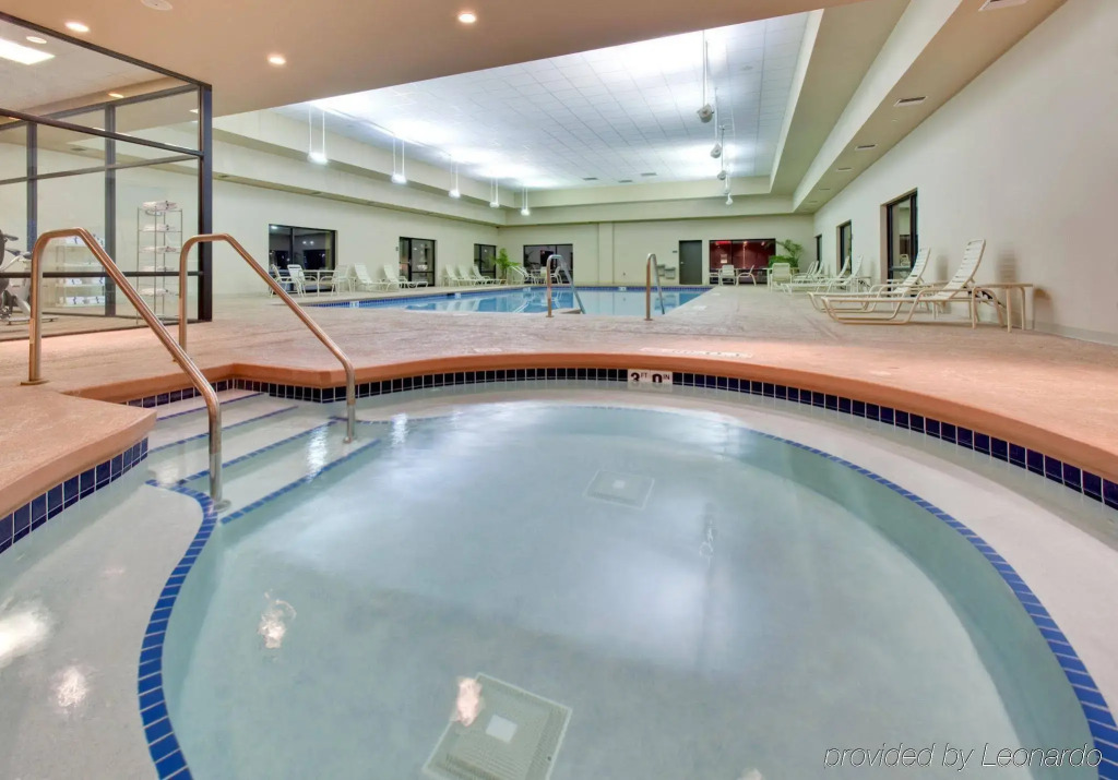 Crowne Plaza Milwaukee Airport by IHG