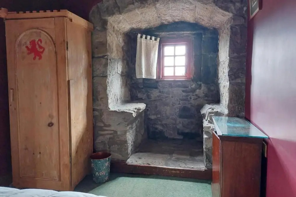 The Tower at Plane Castle-sleeps 4-pets Ok-parking
