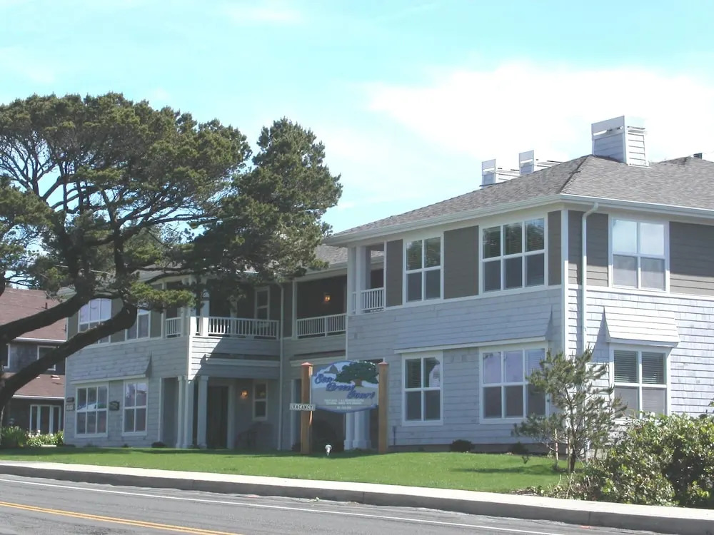 Sea Breeze Court